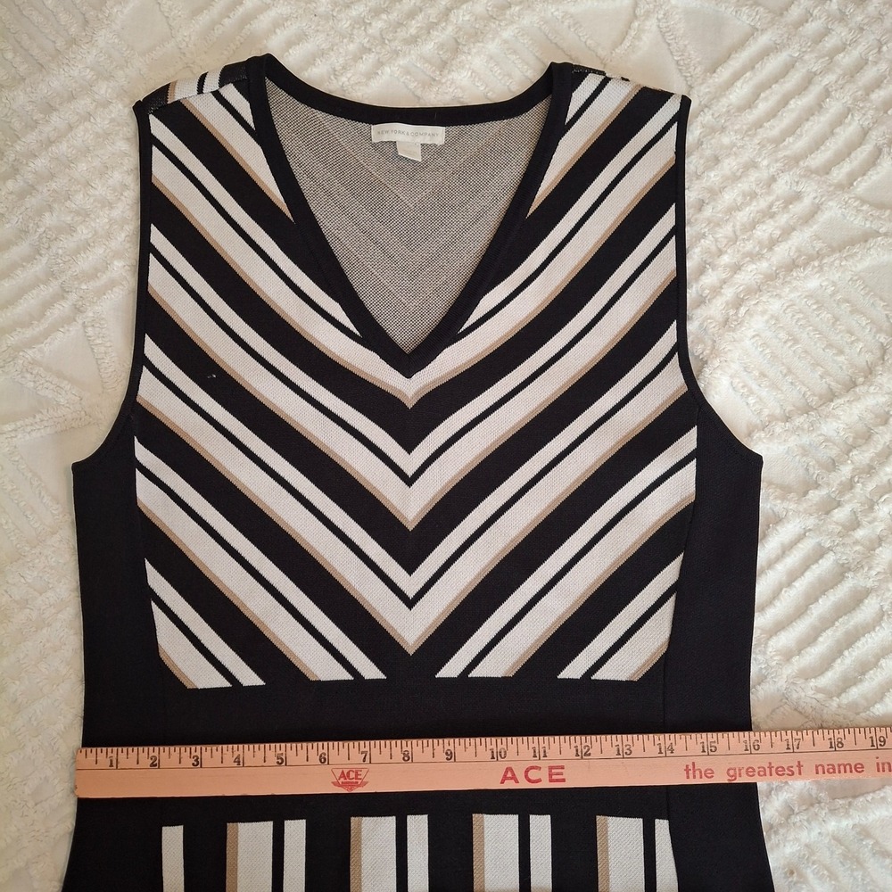 New York & Company Womens Large Sweater Dress Black White Striped Chevron Midi - Picture 4 of 9